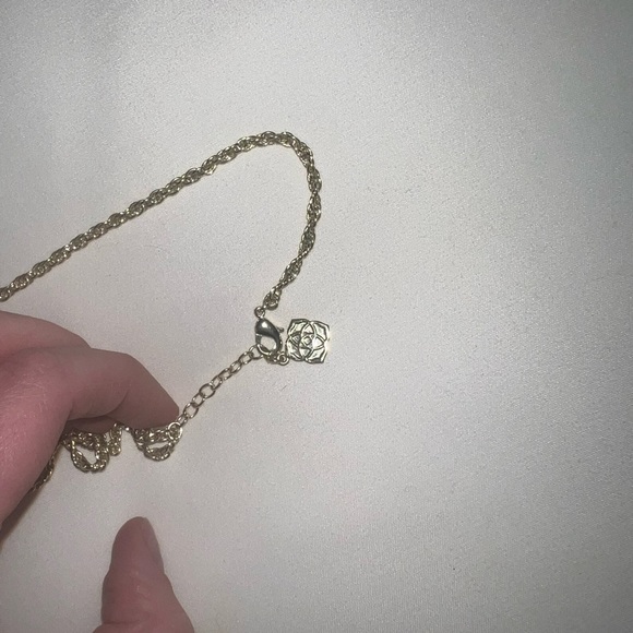 Kendra Scott Long Gold Neckless - Picture 3 of 5